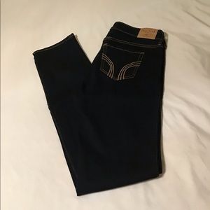 Hollister Super Dark Wash Skinny Jeans Worn Once! EUC